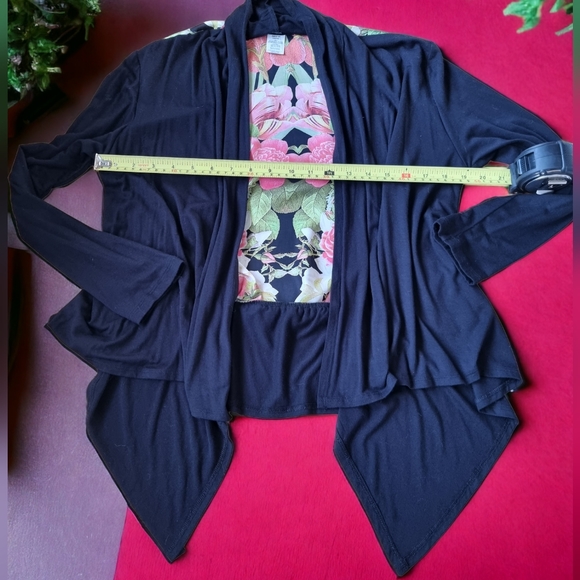 Cha Cha Vente Asymmetrical Open Front Flowy Cardigan - Picture 7 of 7